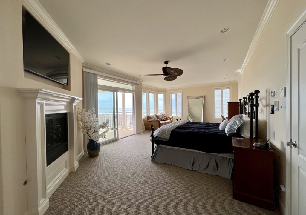 BR 1 Suite w/ Private Deck