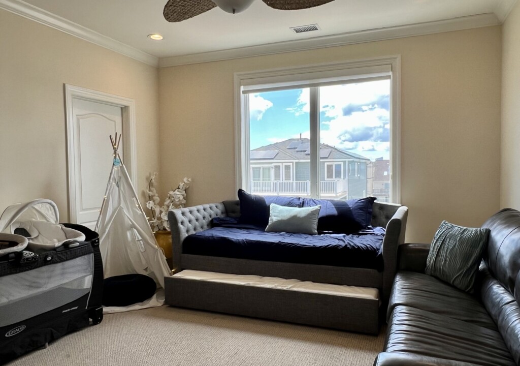 BR 6 w/ Private Bath